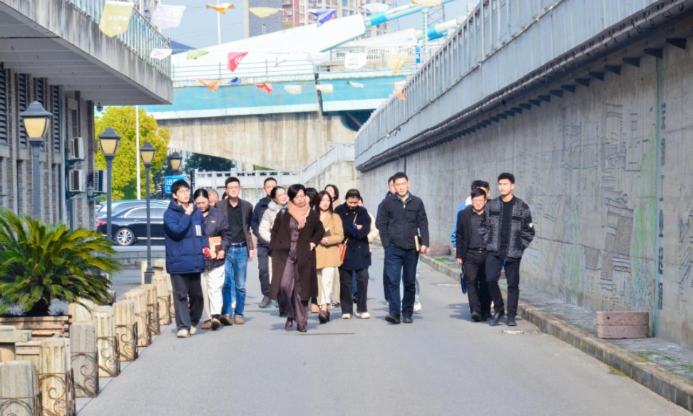 “走進(jìn)園區(qū)，共享未來(lái)”鏡湖區(qū)高層次人才服務(wù)企業(yè)雙向促進(jìn)對(duì)接交流活動(dòng)在園舉辦